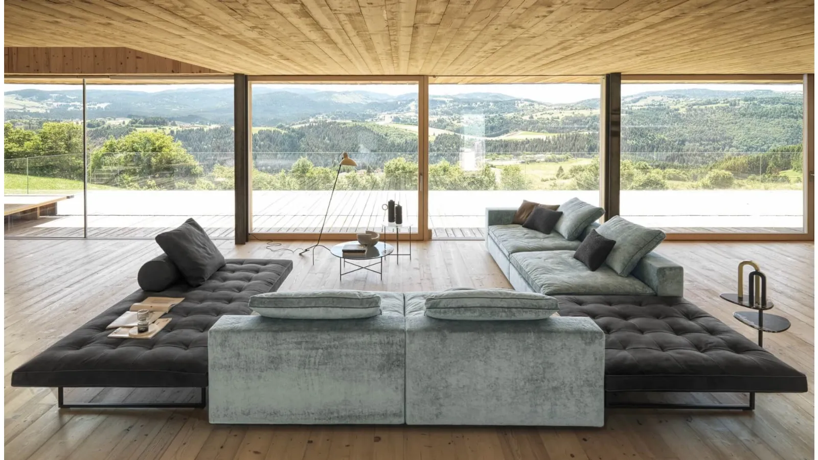 Ludwig linear sofa by Desirèe