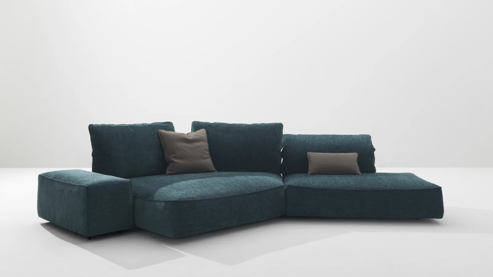 Mose sofa with chaise by Desirèe