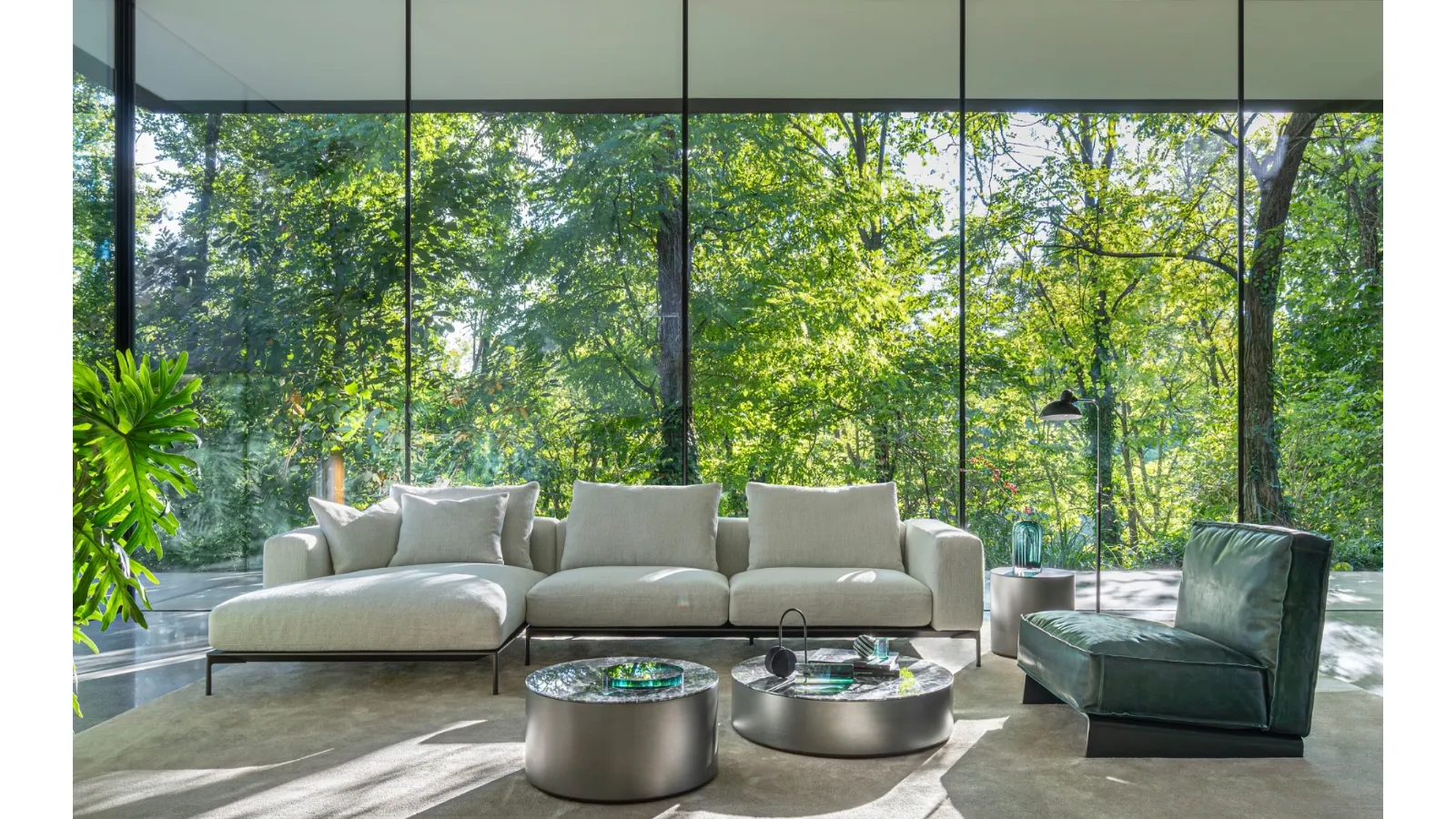 Savoye sofa with chaise lounge by Desirèe