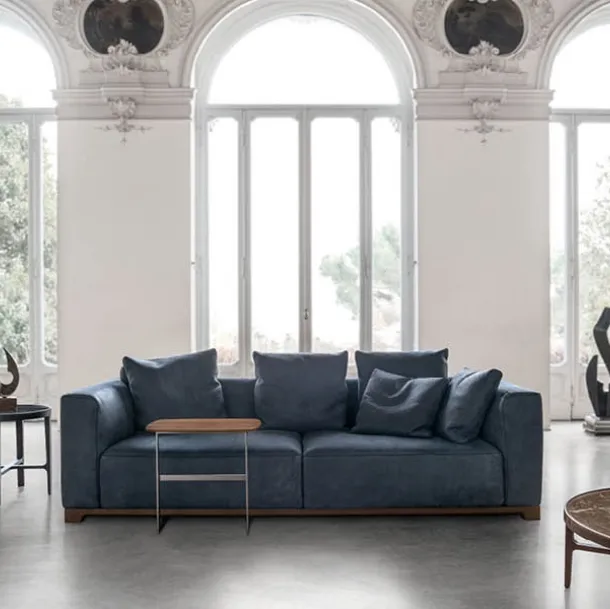 Tailor leather linear sofa by Alivar