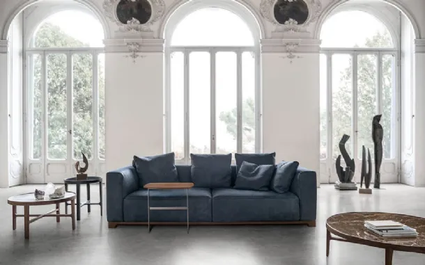 Tailor leather linear sofa by Alivar