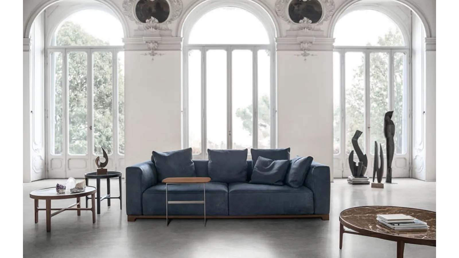 Tailor leather linear sofa by Alivar