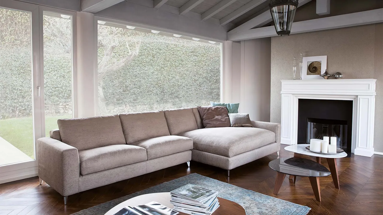 Zone Comfort sofa with chaise lounge by Vibieffe