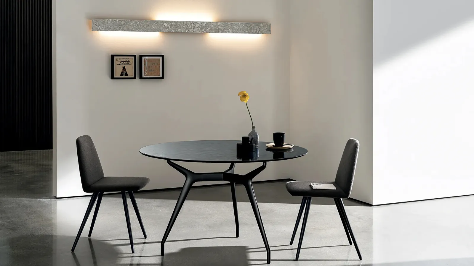 Arkos Round glass table with aluminum structure by Sovet