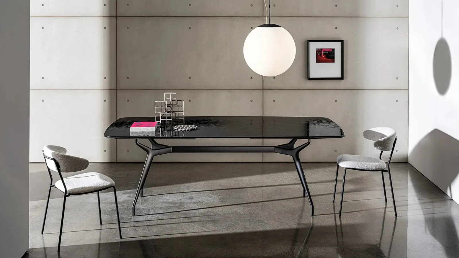 Sovet Arkos shaped extendable table