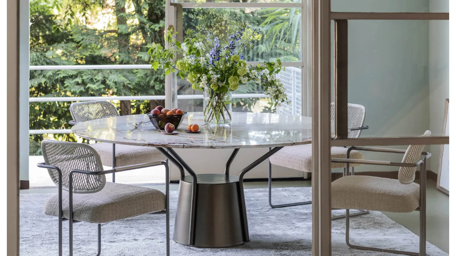 Table with Balloon marble top by Natevo