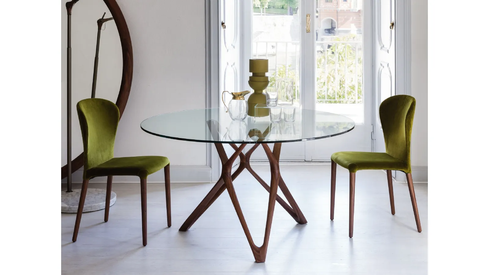 Round glass table with solid wood base Circe by Porada