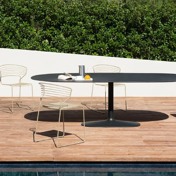 Indoor and outdoor Ellis table with cast iron base and ceramic top by Desalto