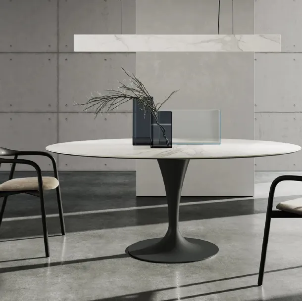 Flûte elliptical table with an elegant design and Sovet ceramic top
