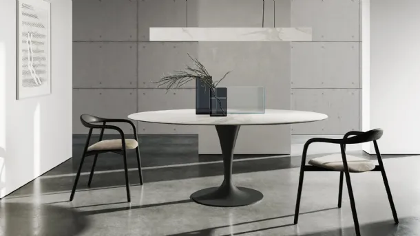 Flûte elliptical table with an elegant design and Sovet ceramic top
