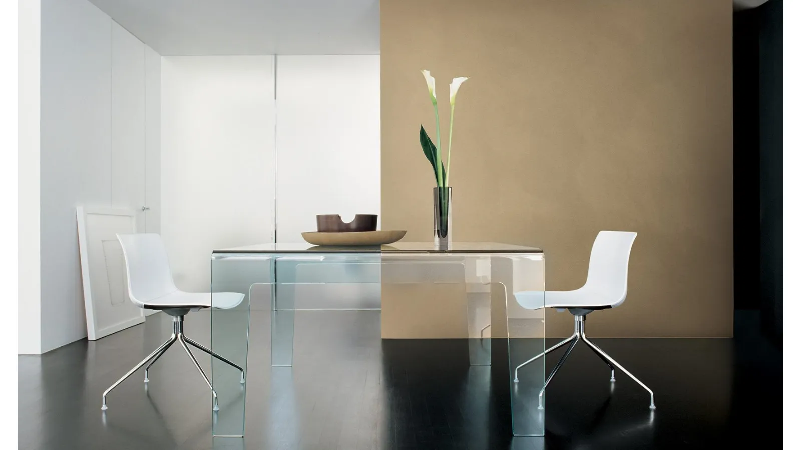Frog Table made of curved transparent Sovet glass