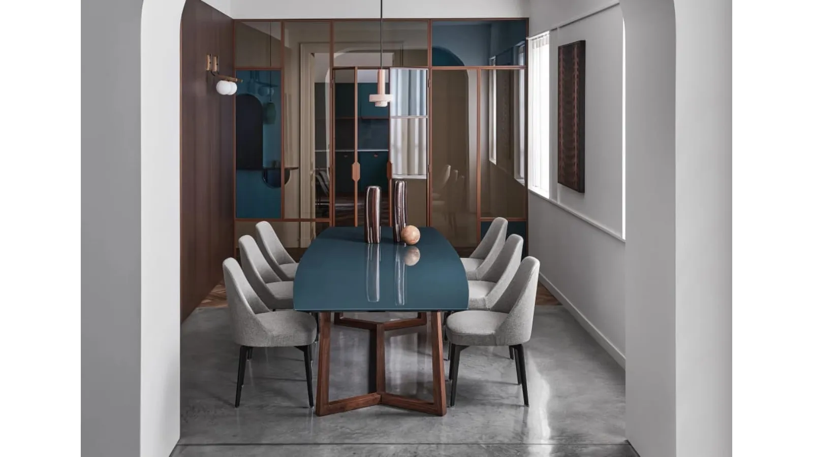 Gipsy Table in glossy lacquer and solid wood by Flexform