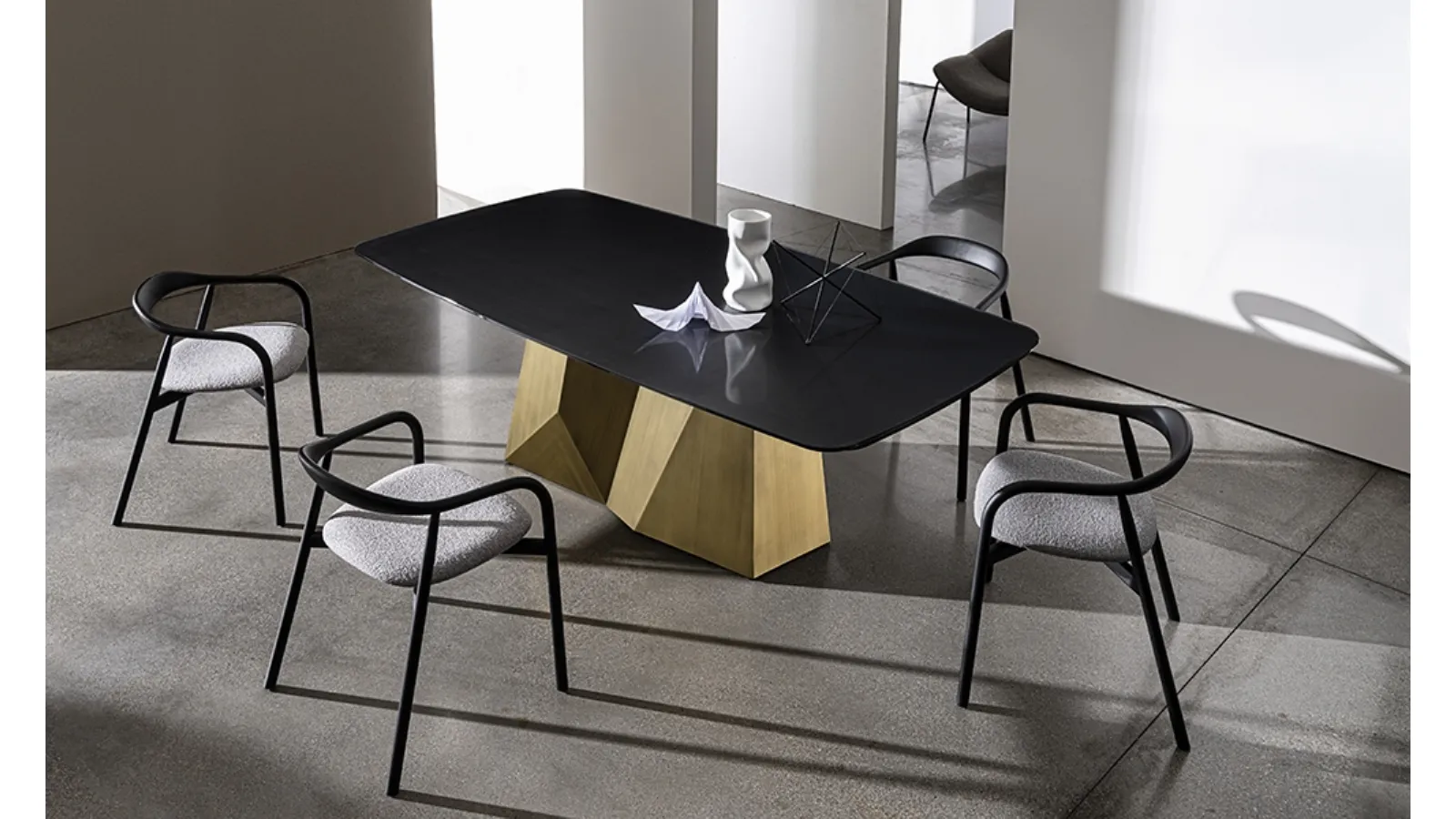 Sovet Largeod Shaped Extendable Table