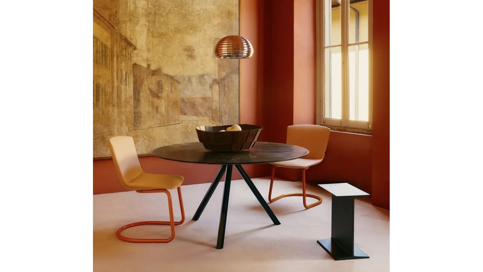 HEB Round Table in marble by Desalto
