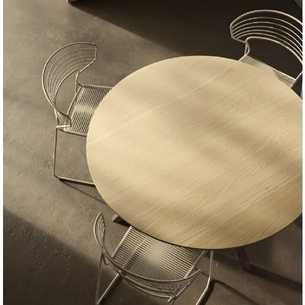 HEB Round Table in wood by Desalto