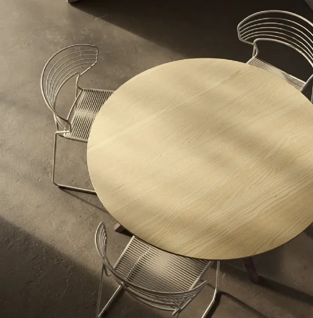 HEB Round Table in wood by Desalto
