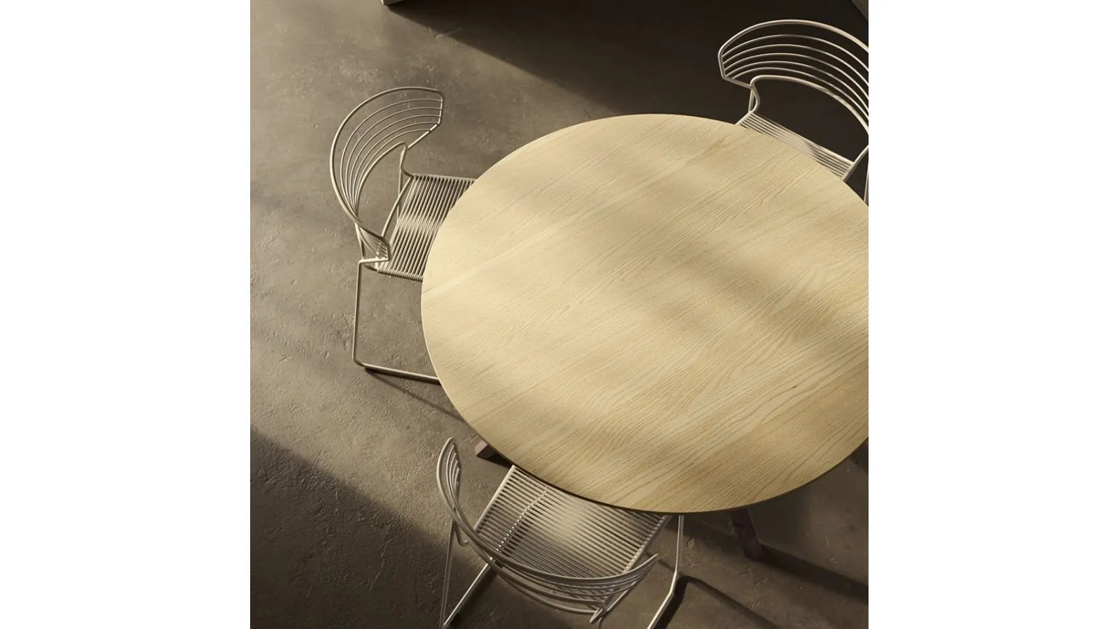HEB Round Table in wood by Desalto