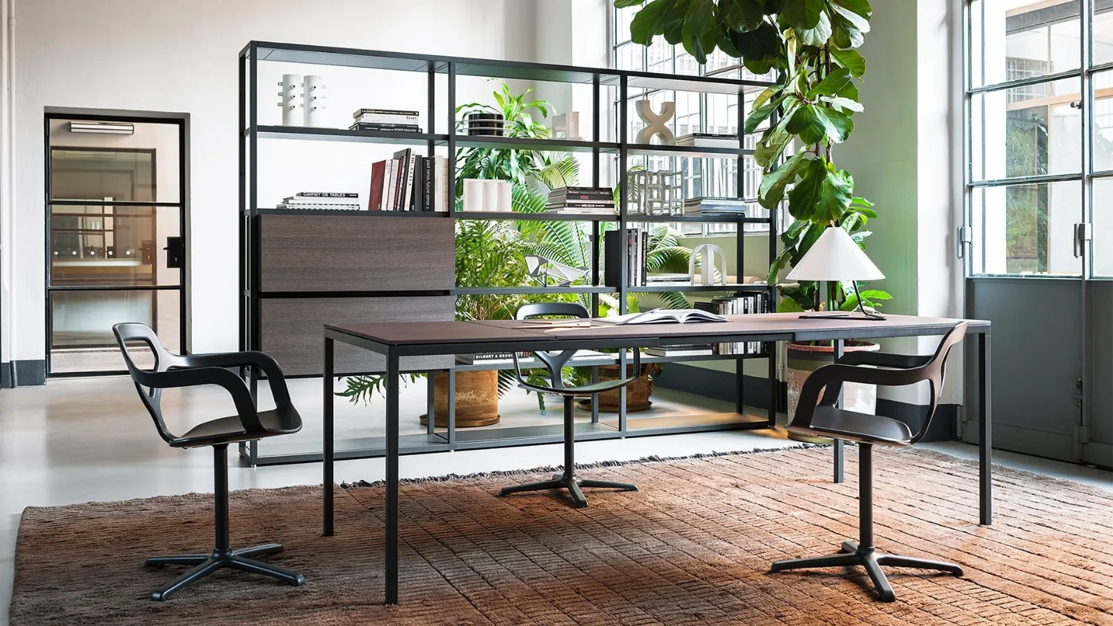 Helsinki 30 extendable table in laminate with detachable steel frame by Desalto
