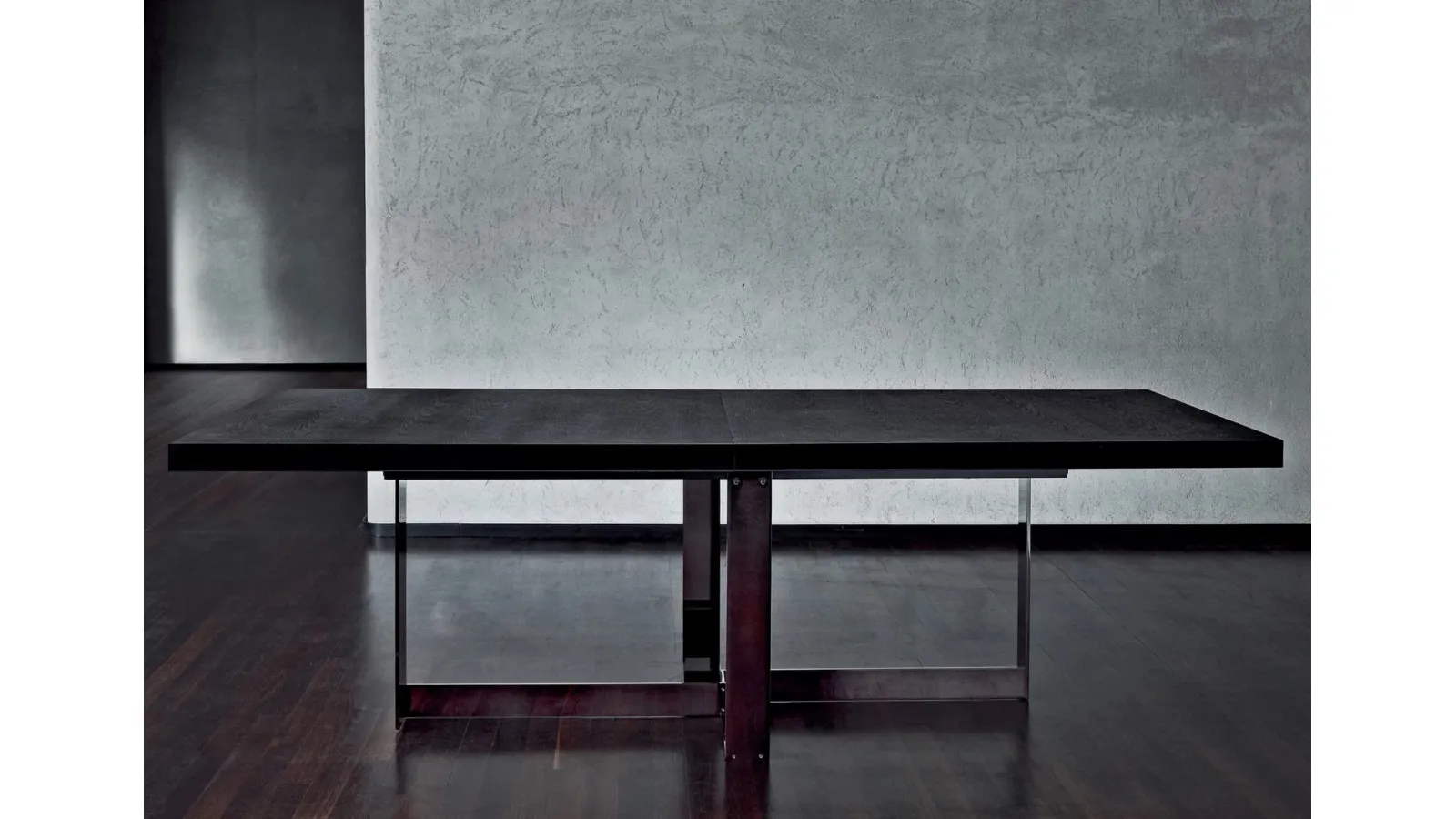 Jacques extendable table in wood and metal by Flexform