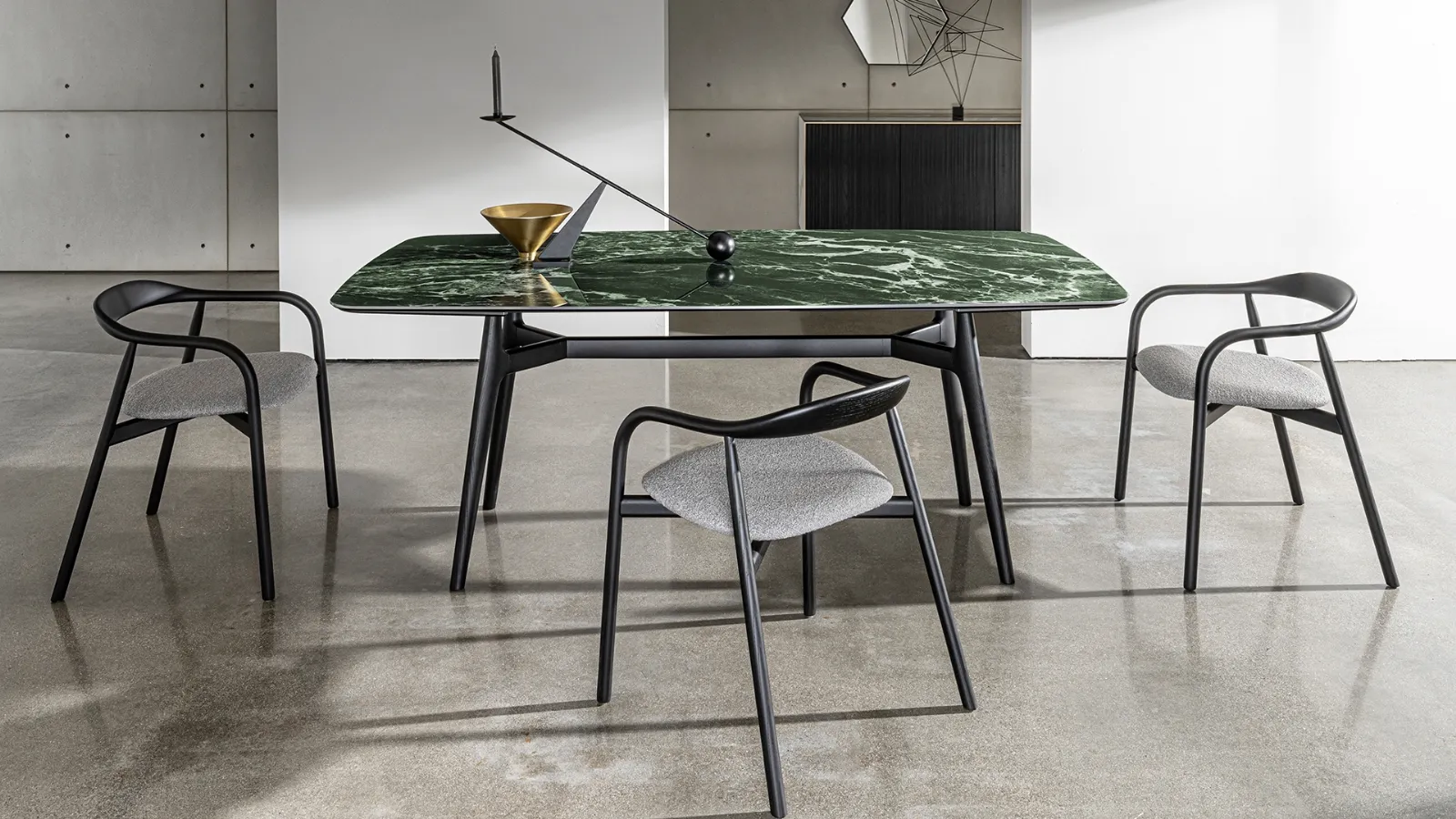 Sovet Lewood shaped extendable table