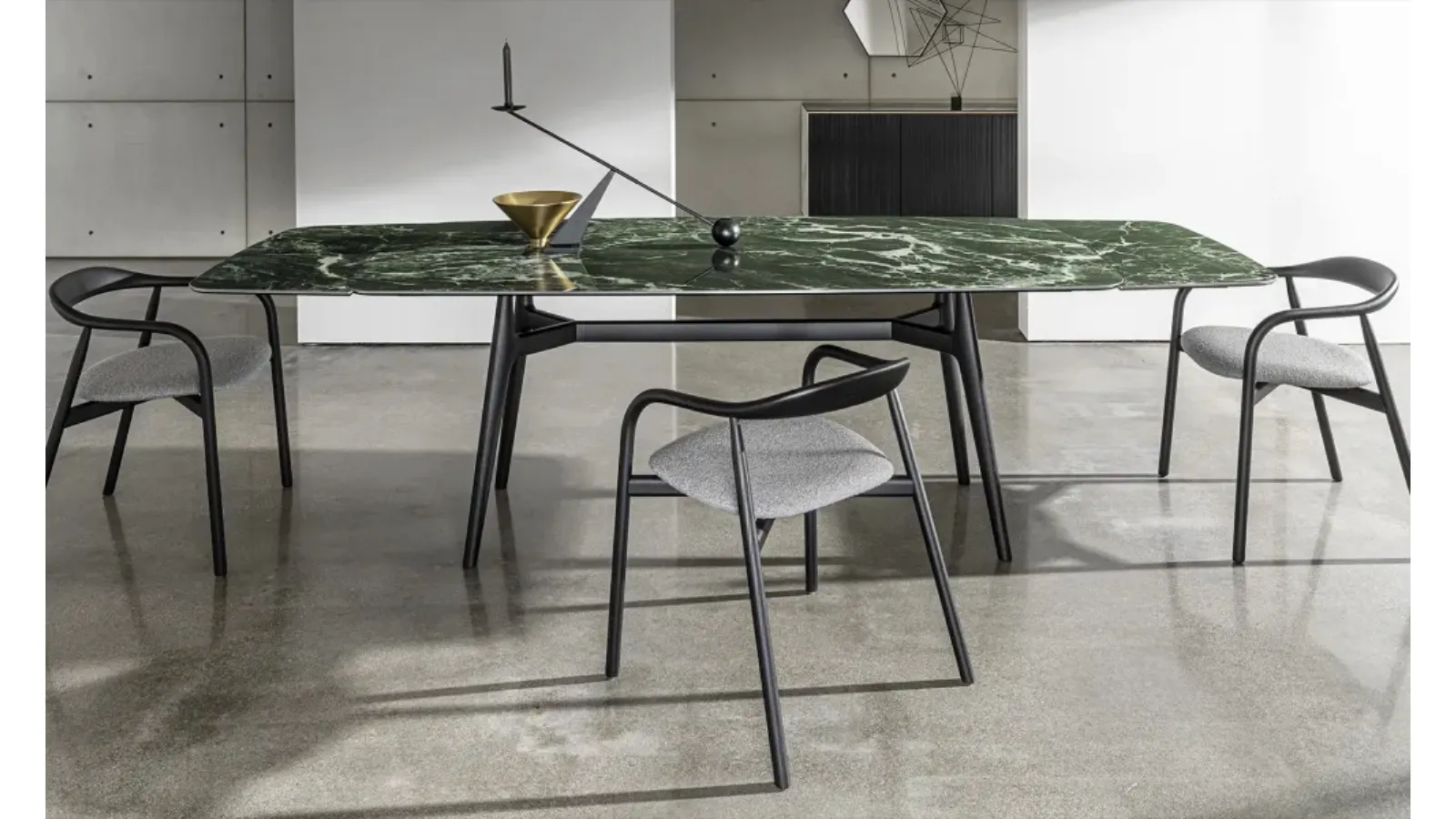 Lewood shaped extendable table by Sovet