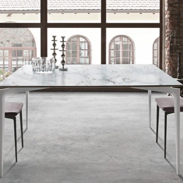 Table with marble top and square aluminum structure by Alivar