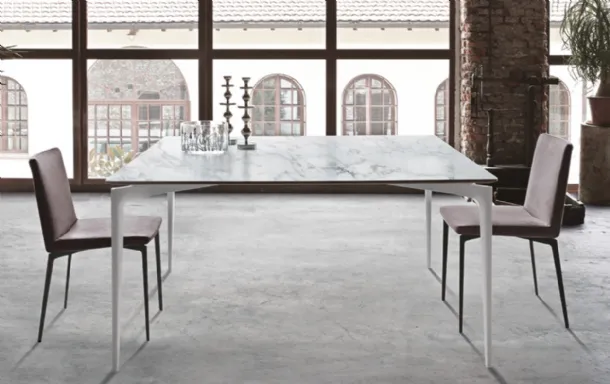 Table with marble top and square aluminum structure by Alivar