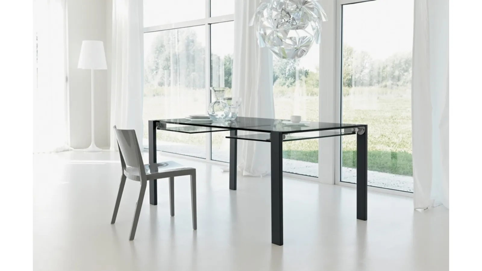 Livingstone extendable glass table by Tonelli