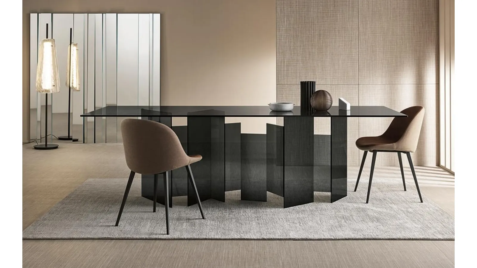 Glass table with geometric effect base Metropolis by Tonelli