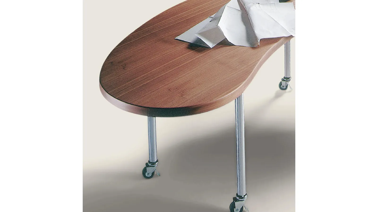 Mixer Table with Shaped Design by Flexform