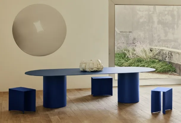 MM8 Table in lacquered aluminum with double cylindrical base by Desalto