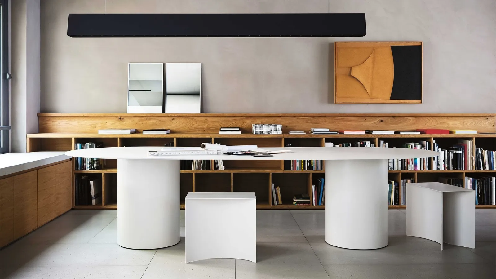 MM8 Table in lacquered aluminum with double cylindrical base by Desalto