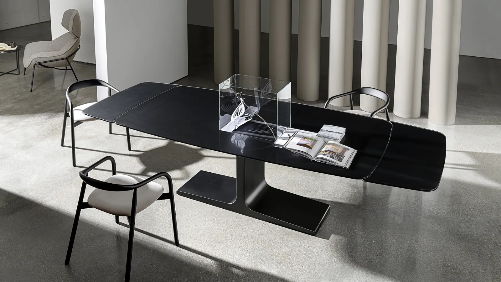 Sovet extendable Palace-shaped table