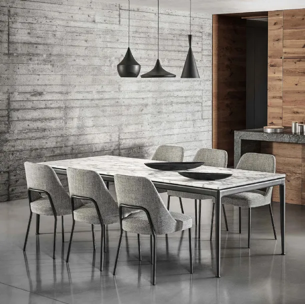 Table with Carrara white marble top and Pico anthracite aluminum base by Flexform