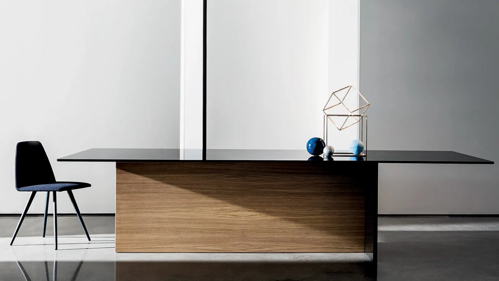 Regolo Table with glass top and Sovet wood base