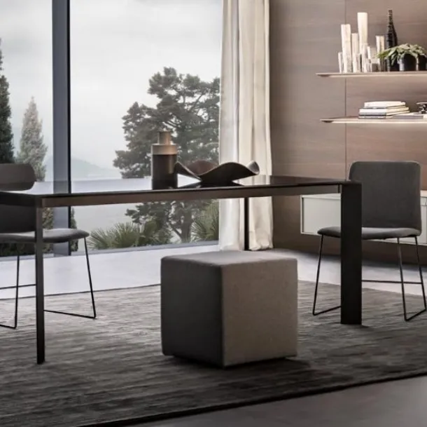 Roy extendable table in glossy lacquered glass by Giellesse
