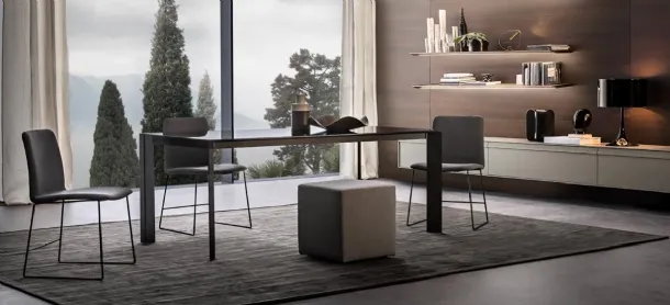 Roy extendable table in glossy lacquered glass by Giellesse