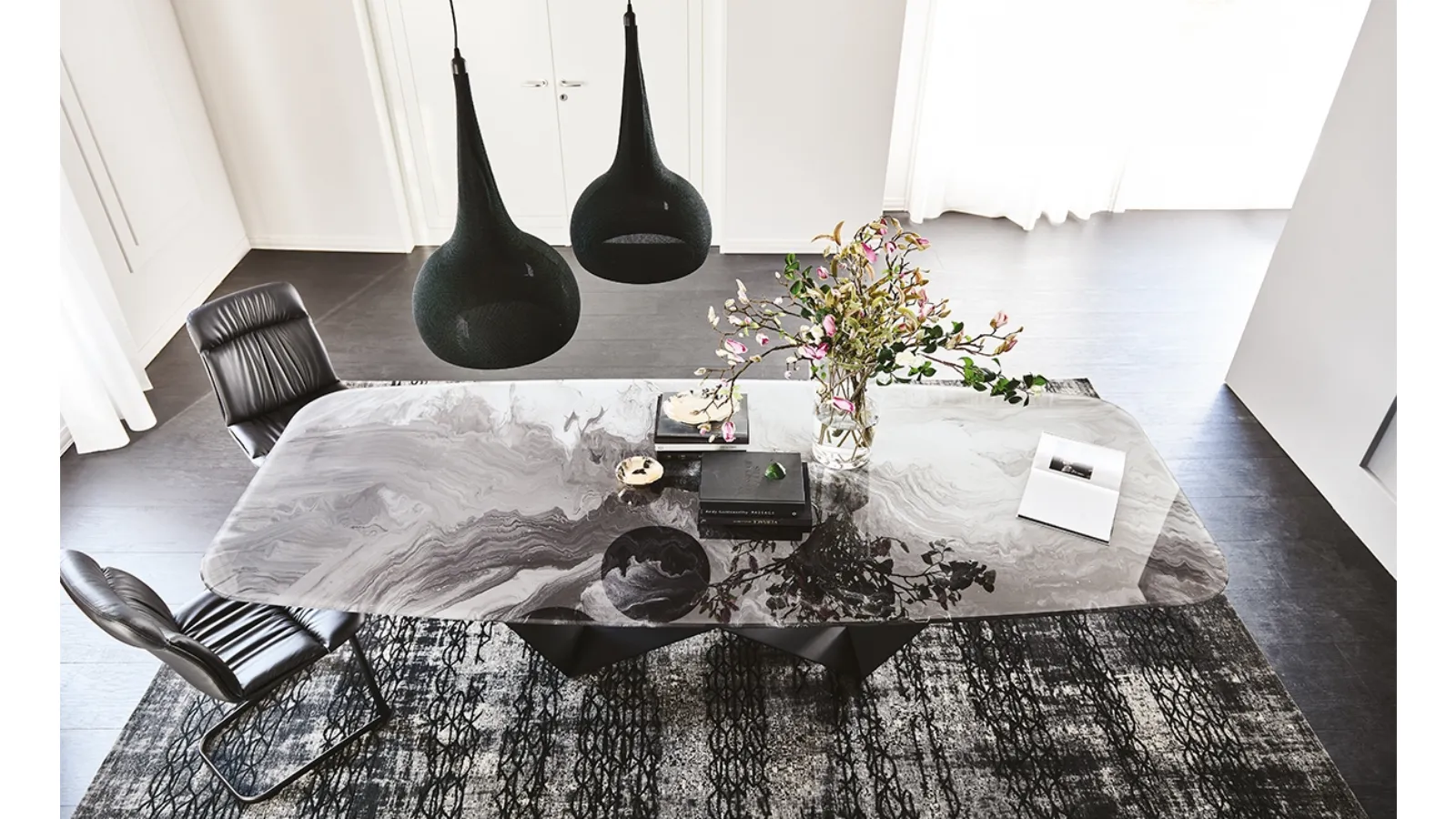 Table with metal base and glass top featuring the Skorpio Crystalart artistic print by Cattelan Italia