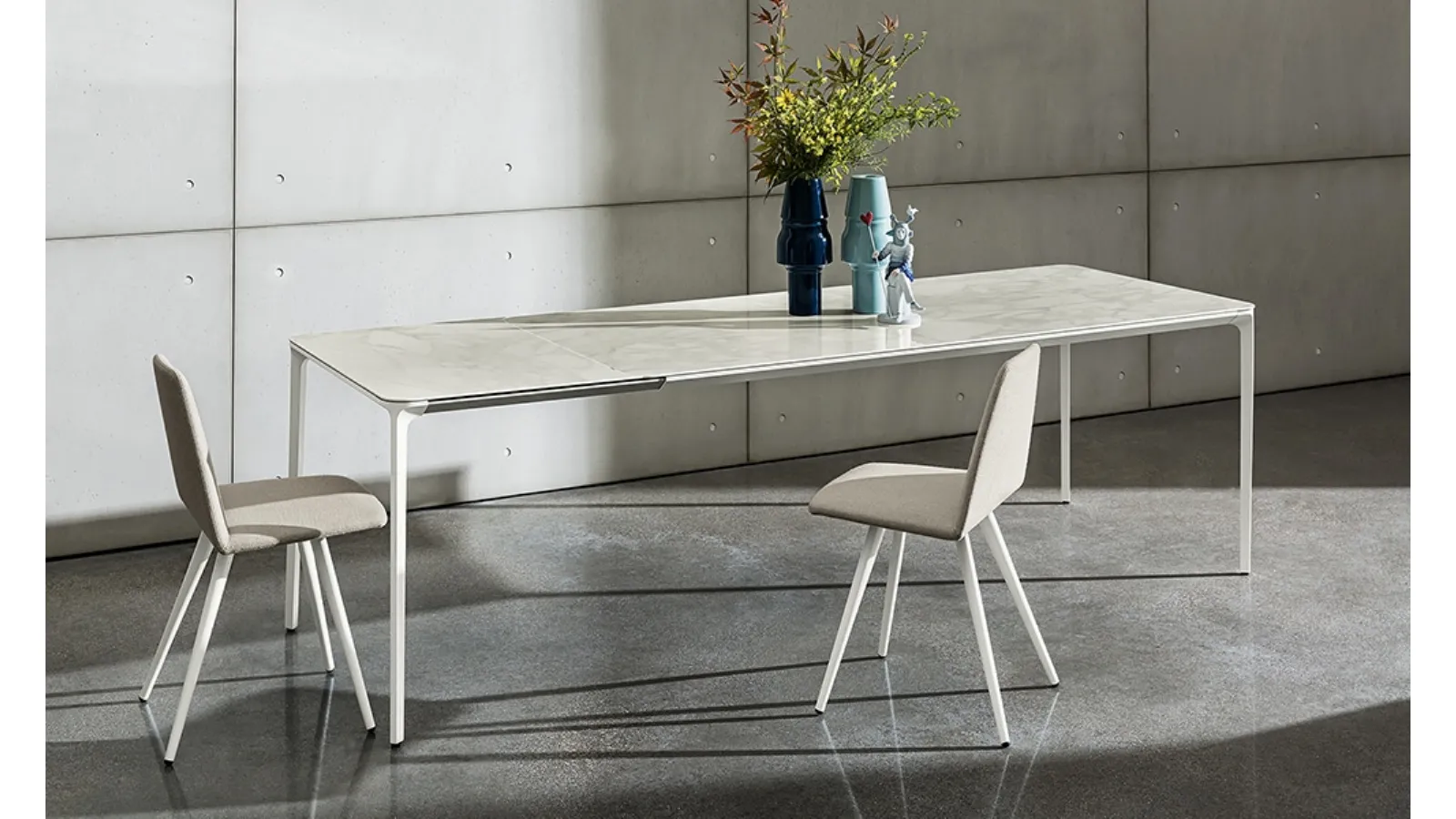 Slim extendable table with Sovet ceramic top