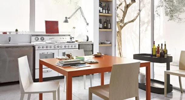 Sosia Table with Matte Lacquered Finish by Lema
