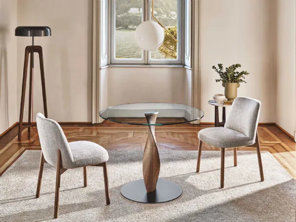 Round table with glass top and solid wood base Spin by Porada