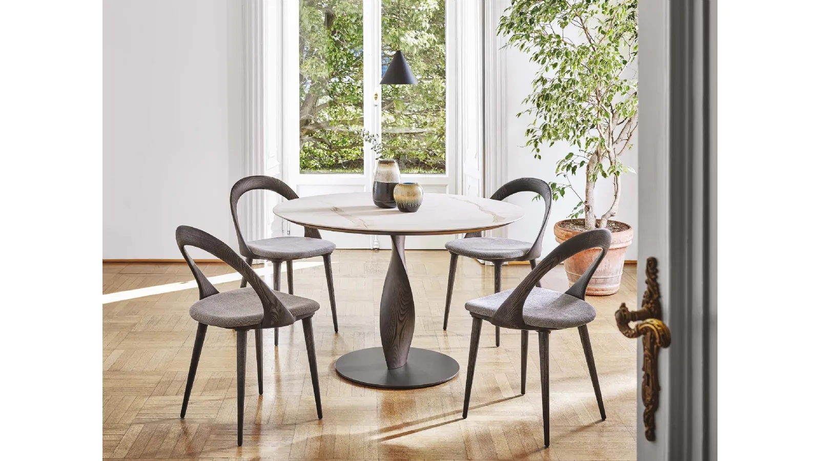 Spin Table with Porada marble top