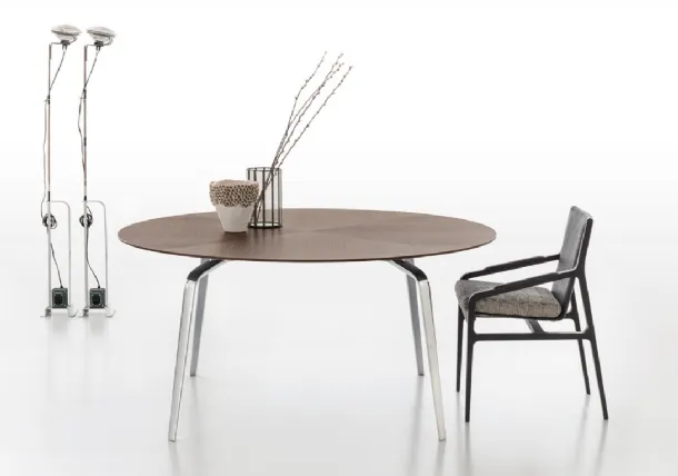 Round table with walnut top and aluminum casting base Teseo Round by Alivar