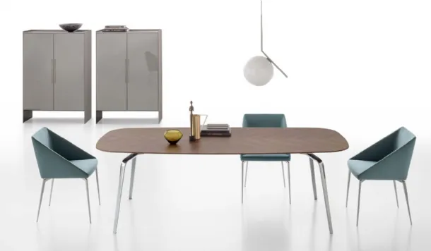 Wooden table with Teseo aluminum casting base by Alivar