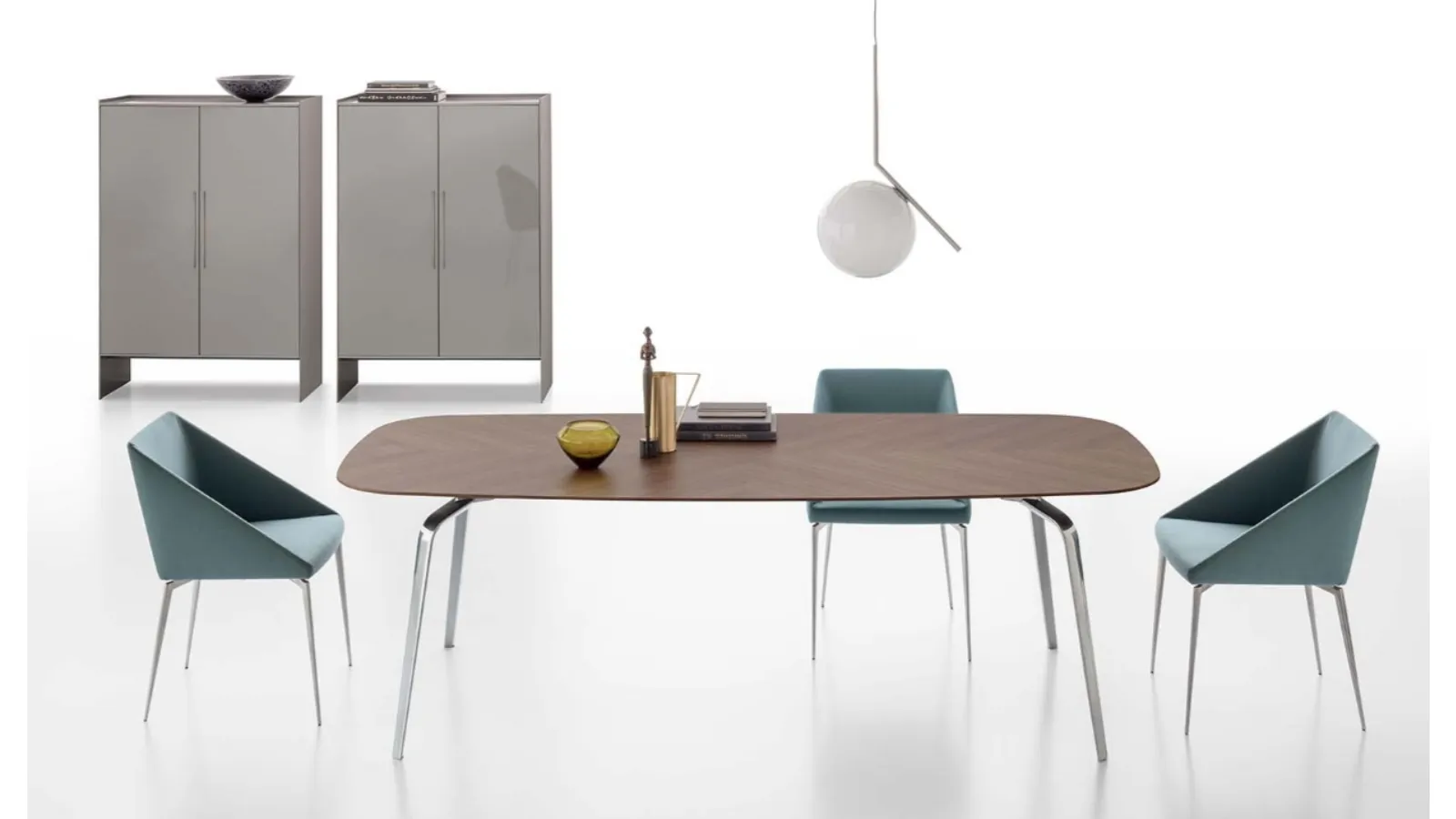 Wooden table with Teseo aluminum casting base by Alivar