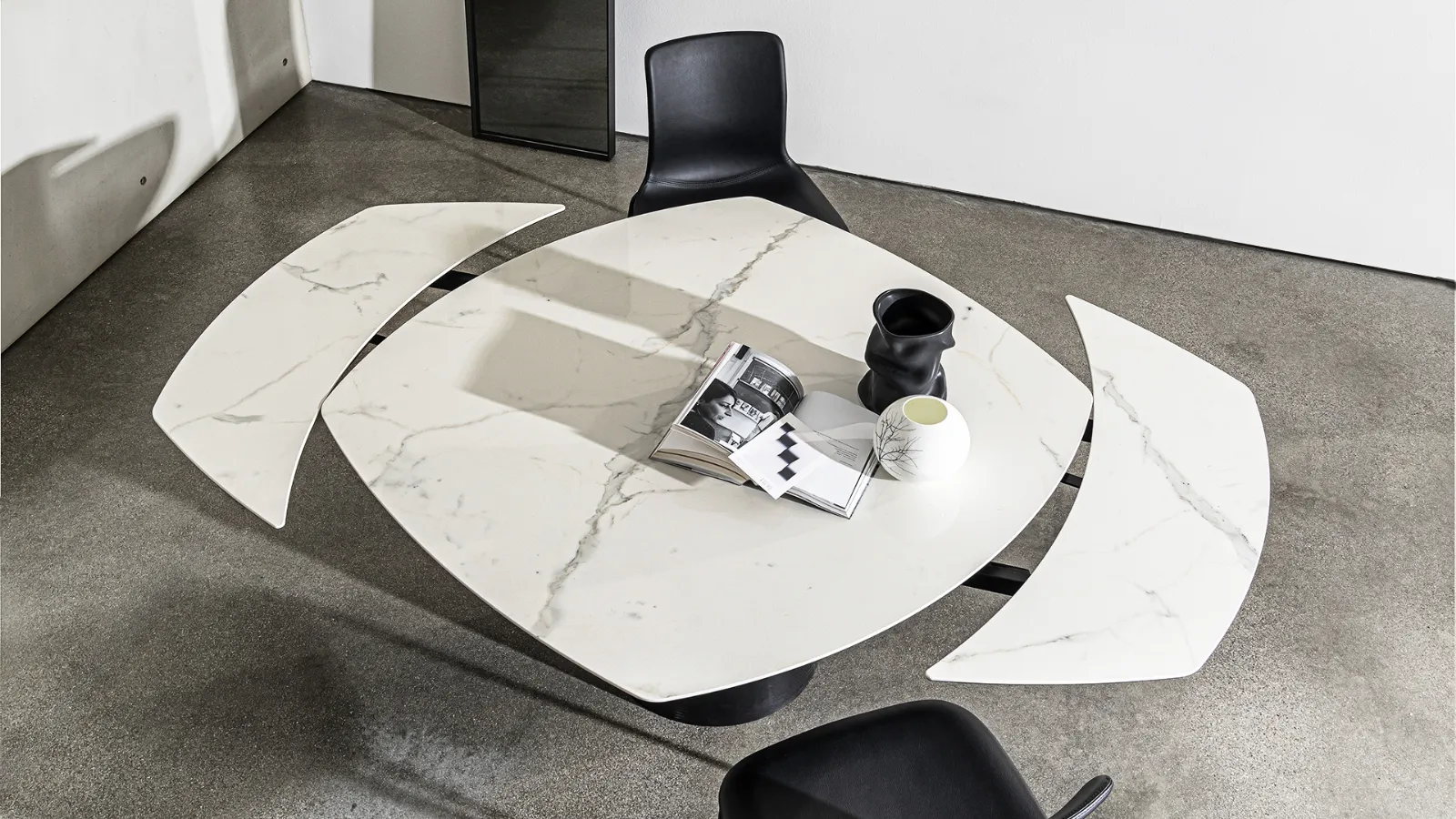 Sovet extendable Totem table