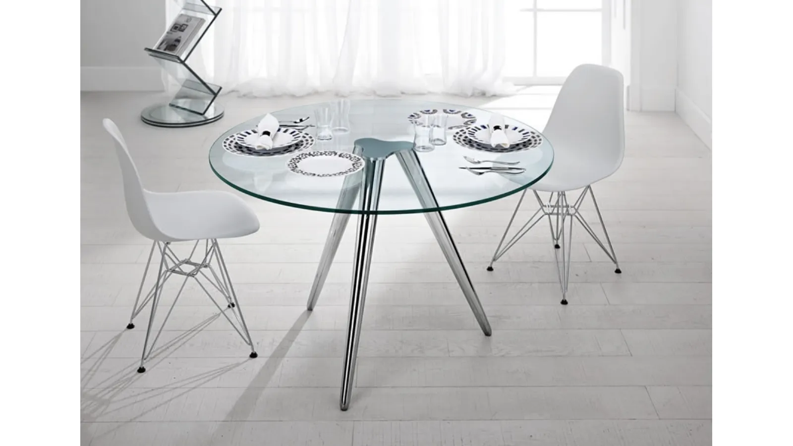 Round table with glass top and metal base Unit by Tonelli