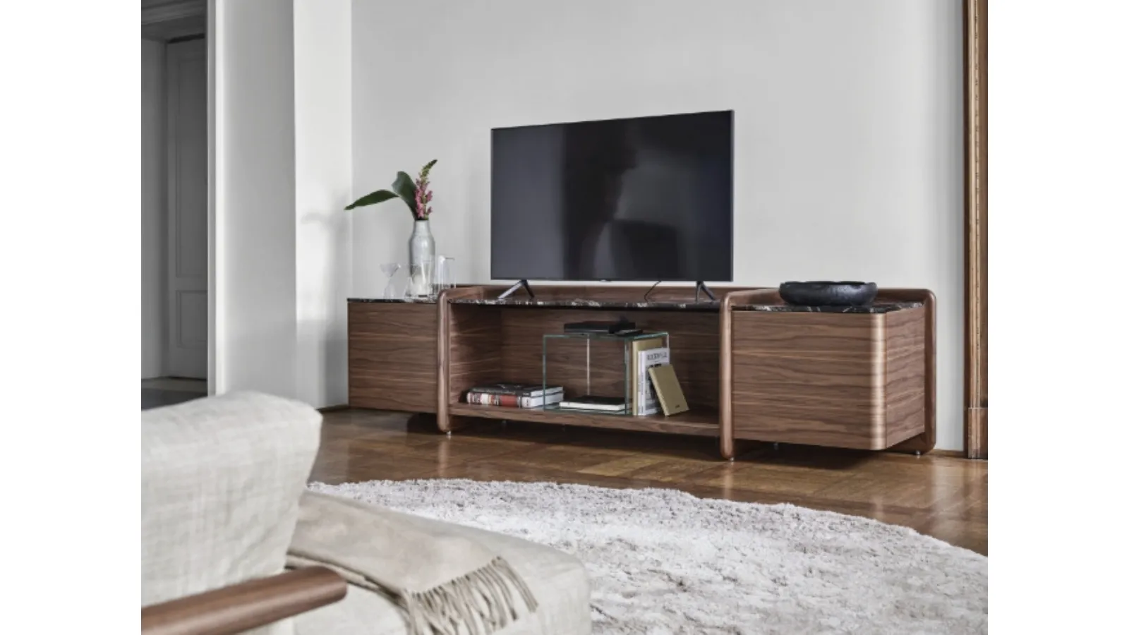 Akeru TV TV Stand by Porada