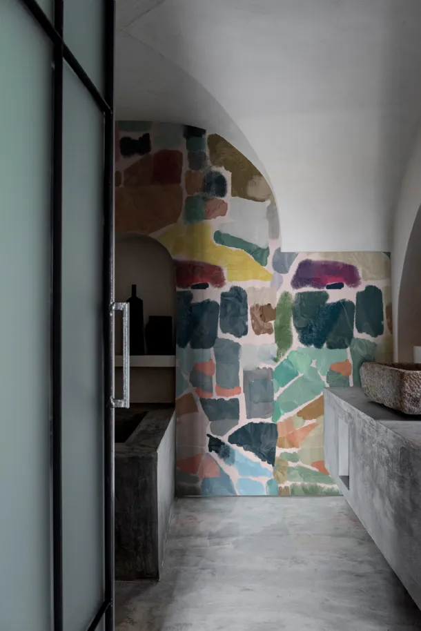 Indoor waterproof wallpaper Dedalo with geometric graphics inspired by the urban aesthetic of Wall&Decò