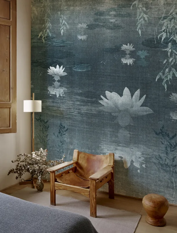 Vinyl wallpaper Etoile with water lilies floating on water by Wall&Decò